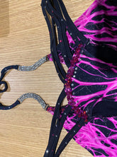 Load image into Gallery viewer, Two piece pink and black figure bikini
